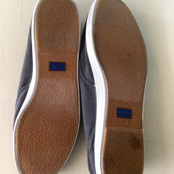Great pair of nearly new slip on Keds! Washed black, size 7. - Picture 3 of 7
